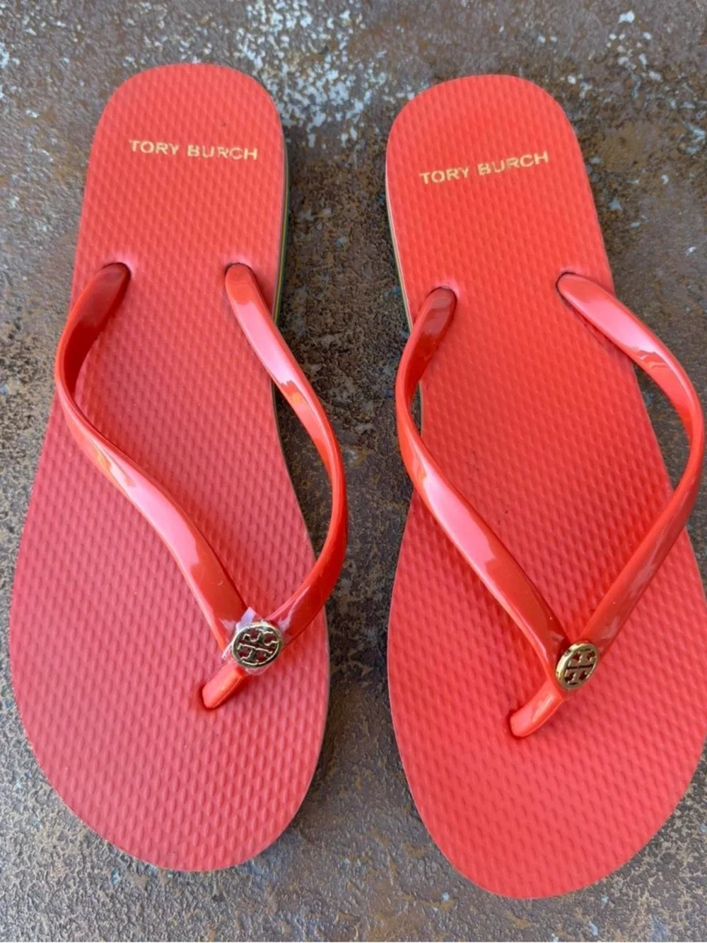 Tory Burch Sole Bright Samba Red Flip Flop Sandals Gold Metal Logo Sz 8 - Picture 2 of 5